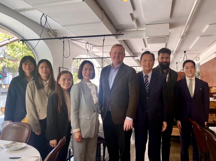 駐瑞典代表處谷瑞生大使於2024年9月4日會晤瑞典斯德哥爾摩副市長Dennis Wedin及台北市政府財政局胡曉嵐局長訪團乙行。

會晤期間，谷大使就台灣優勢及現今智慧城市發展與W副市長交換意。另W副市長亦與北市府胡局長就市政府財政政策及碳稅進行交流討論。