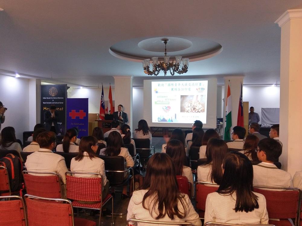 Twenty-five (25) Youth Ambassadors under Taiwan's International Youth Ambassadors Exchange Program called at the Taipei Economic and Cultural Center in India (TECC) and received a briefing Aug. 29, 2017.