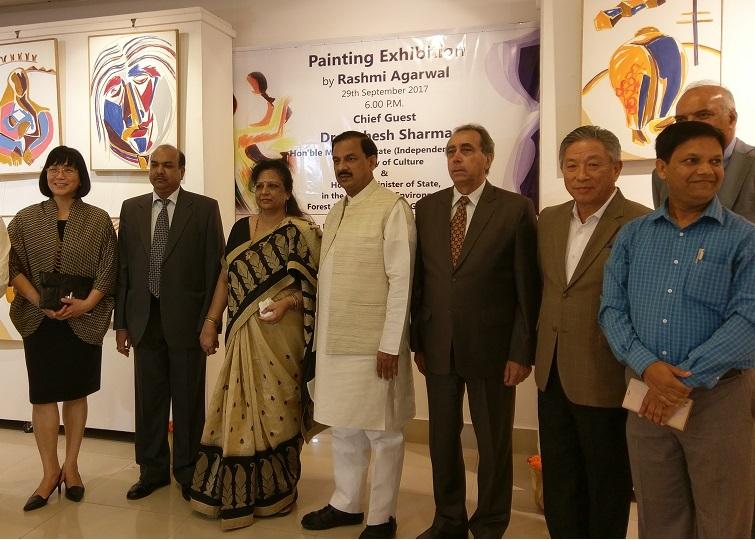 Amb. Chung- Kwang Tien (2nd, right) photographed with Hon. Mahesh Sharma (center), Minister of Culture, Government of India, Philippine Ambassador to India Teresita C. Daza (1st, left), Cuban Ambassador to India Oscar Martinez Cordoves (3rd, right) and other guests at the opening ceremony of Indian artist Rashmi Agarwal’s painting exhibition at All India Fine Arts &amp; Crafts Society in New Delhi Sept. 29, 2017.