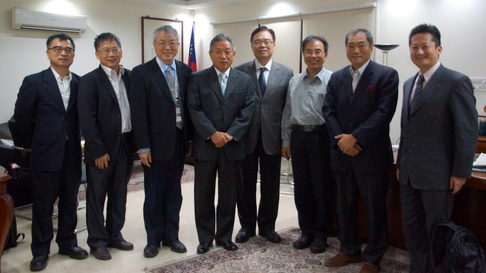 1.Delegations from National Space Organization (NSPO) and Chinese Taipei Society of Photogrammetry &amp; Remote Sensing(CSPRS) came to India to attend 38th Asian Conference on Remote Sensing which was held during 23rd to 27th October 2017 in New Delhi, India. Science &amp; Technology Division of Taipei Economic and Cultural Center in India(TECC) arranged both delegations to meet Amb. Tien in TECC office to exchange opinions on the cooperation between Taiwan, India, and other Asian countries in the field of remote sensing.
2.Amb. Tien(Left 4) met NSPO Dr. Albert Lin(Left 2), CSPRS President Prof. Shih(Left 3), DSPRS delegates in TECC with the accompany of Counsellor Prof. Chen(Right 2).