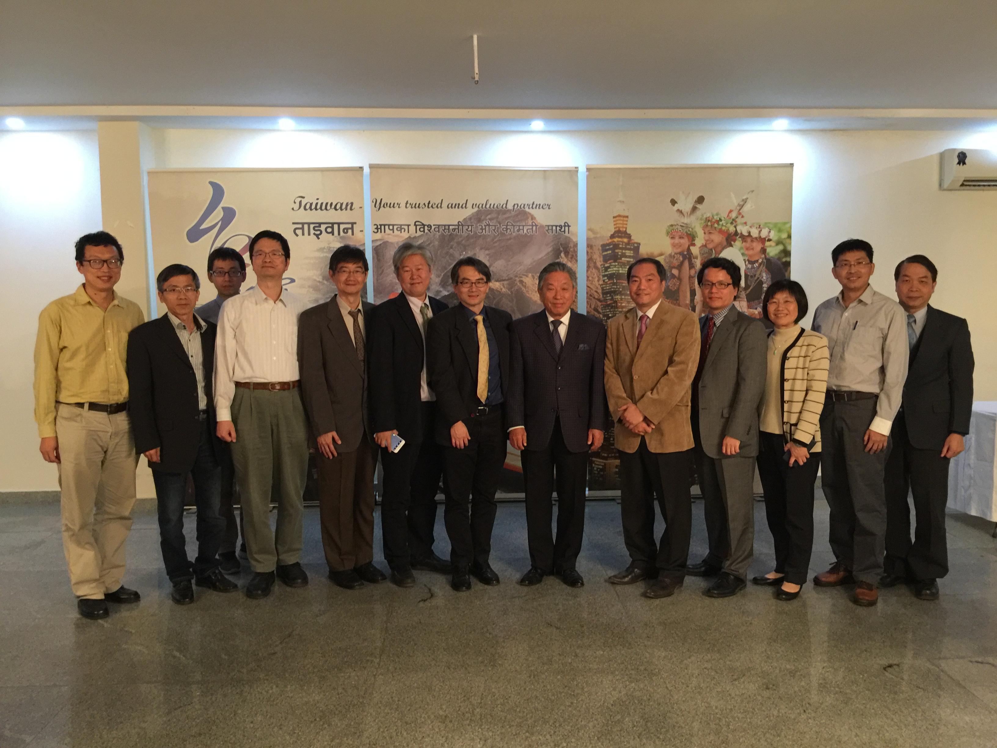 1.Delegations from National Dong Hwa University in Taiwan, led by Prof. Yuan-Ron Ma, Associate Dean of International Affairs, visited India from 26th November to 2nd December, 2017. The delegation paid a courtesy call to Amb. Tien and met with Deputy Representative Chiu and Counsellor Chen of Taipei Economic and Cultural Center in India(TECC) on the 27th of November to discuss bilateral academic cooperation programs between Taiwan and India.
2.Prof. Ma(Right 7) and Professors from National Dong Hwa University met Amb. Tien(Right 6), Deputy Representative Chiu(Right 1), and Counsellor Chen(Right 5) of TECC.