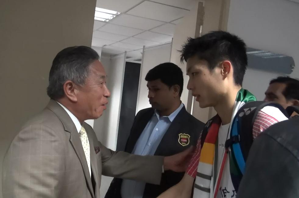 Amb. Chung-kwang Tien (left), Representative of Taipei Economic and Cultural Center in India, congratulated Tien-chen Chou from Taiwan on his winning 2nd place at the Yonex-Sunrise India Open 2018 men’s single at Siri Fort, New Delhi, Feb. 4th, 2018.