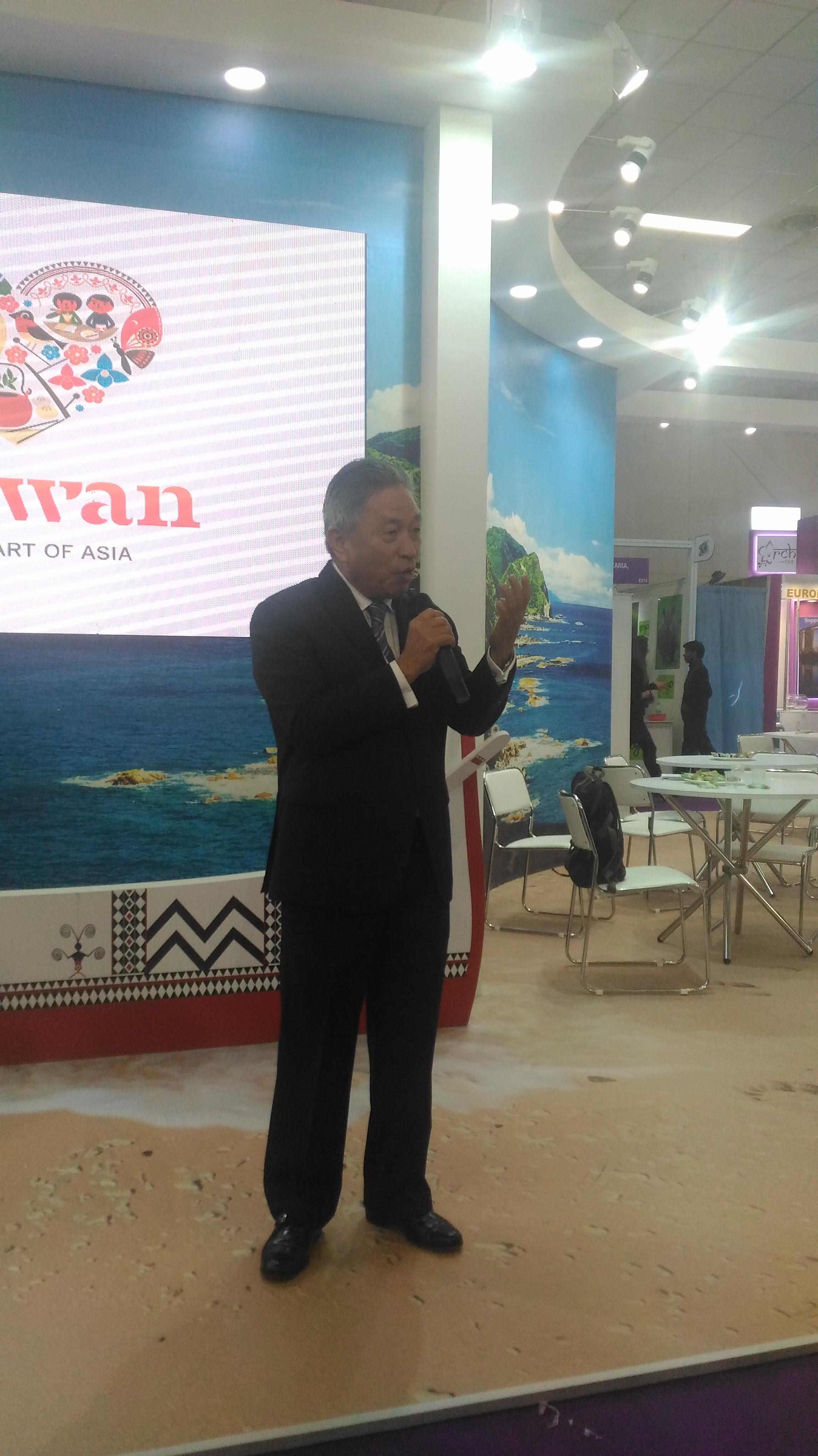 Amb. Tien delivered a speech after the ribbon cutting.