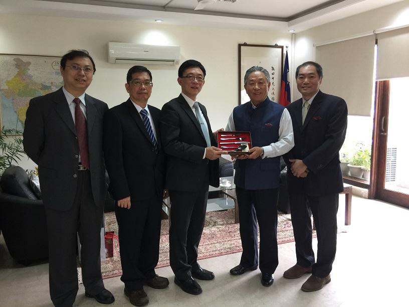Dr. Chao(Left 3) and delegation called on Amb. Tien(Right 2) at TECC, accompanied by Dr. Henry Chen(Right 1), Counselor of the Science and Technology Division.