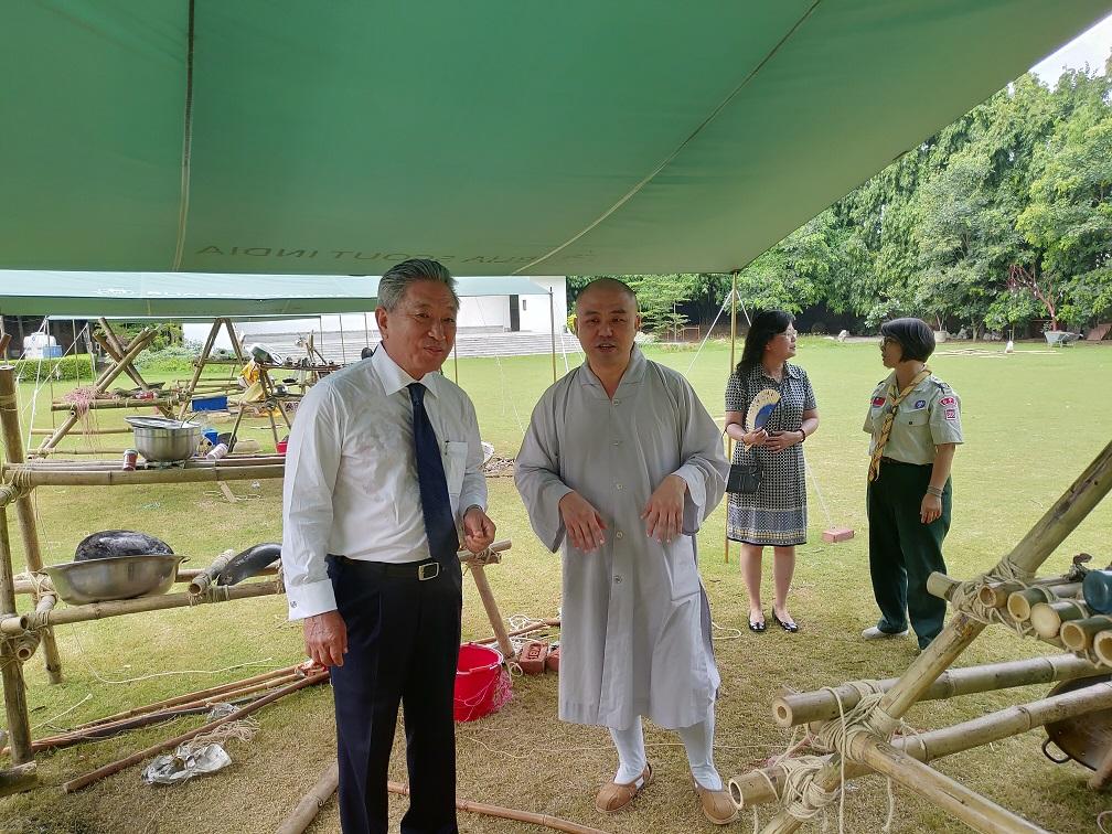 Amb. Tien was accompanied by Venerable Hui Xian to inspect the scouts camp.