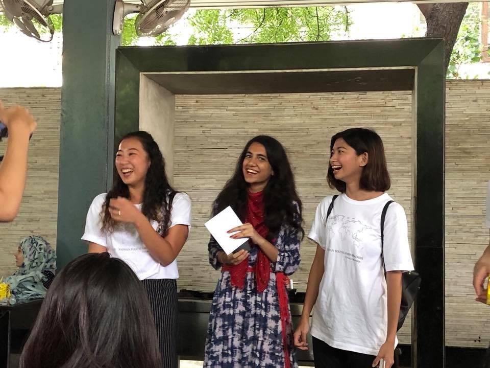 Two Taiwanese youths under the International Youth Ambassadors Exchange Program accompany an Indian student to practice Mandarin at Taiwan Education Center, Jamia Millia Islamia Sept. 2.