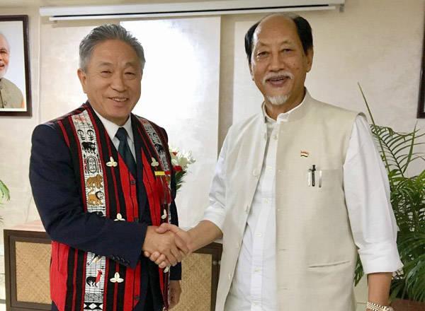 Amb. Chung-kwang Tien (left), Representative of Taipei Economic and Cultural Center in India, met with Neiphiu Rio, Chief Minister of Nagaland and exchanged views on bilateral collaboration on bamboo industry, socio-economic and cultural relations, as well as people-to-people contacts on May 28, 2019.