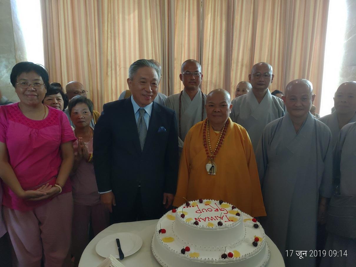 Amb. Chung-kwang Tien, Representative of Taipei Economic and Cultural Center in India, met with a group of Buddhist venerables and pilgrims from Taiwan at Ghaziabad, Uttar Pradesh, June 17, 2019.