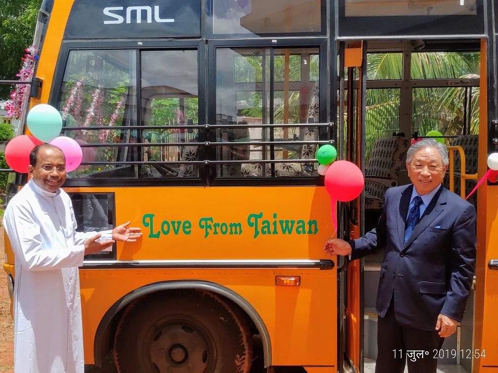 Amb. Chung-kwang Tien, Representative of Taipei Economic and Cultural Center in India, inaugurated a school bus at St. Vincent English Medium School at Singannagudem, Krishna District in Andhra Pradesh, India on July 11, 2019.