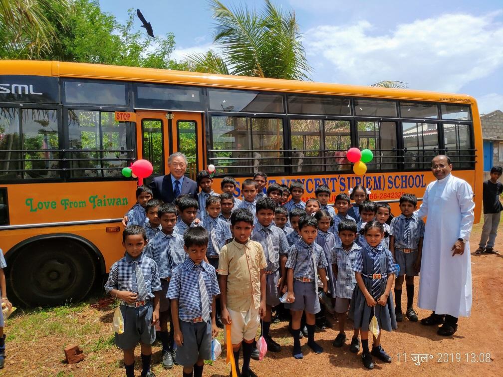 Amb. Chung-kwang Tien, Representative of Taipei Economic and Cultural Center in India, inaugurated a school bus at St. Vincent English Medium School at Singannagudem, Krishna District in Andhra Pradesh, India on July 11, 2019.