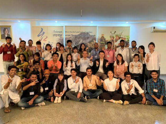 A group of student volunteers from National Chengchi University and other schools in Taiwan photographed with TECC officers and Indian students learning Mandarin at the Taiwan Education Center in Jamia Millia Islamia 23rd Aug. 2019.