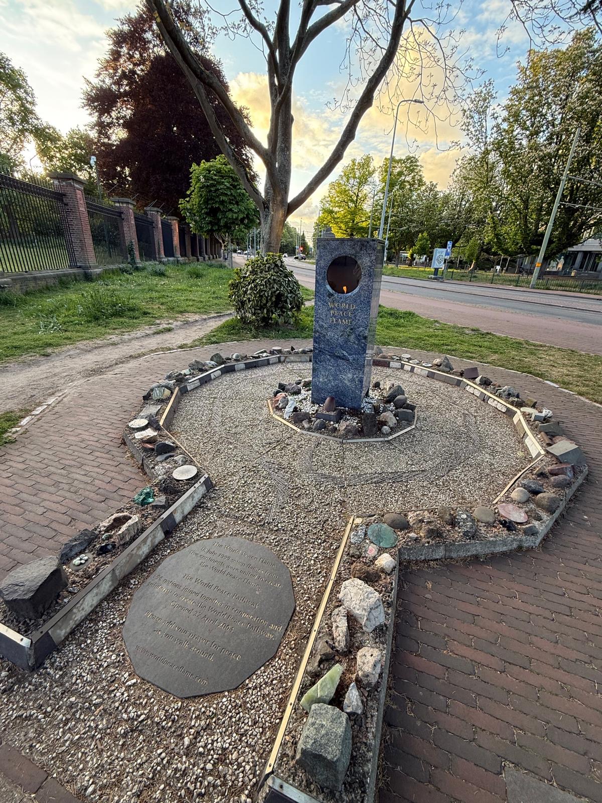 圖片四:和平小徑上每一顆石頭都是對和平堅定不移的承諾。