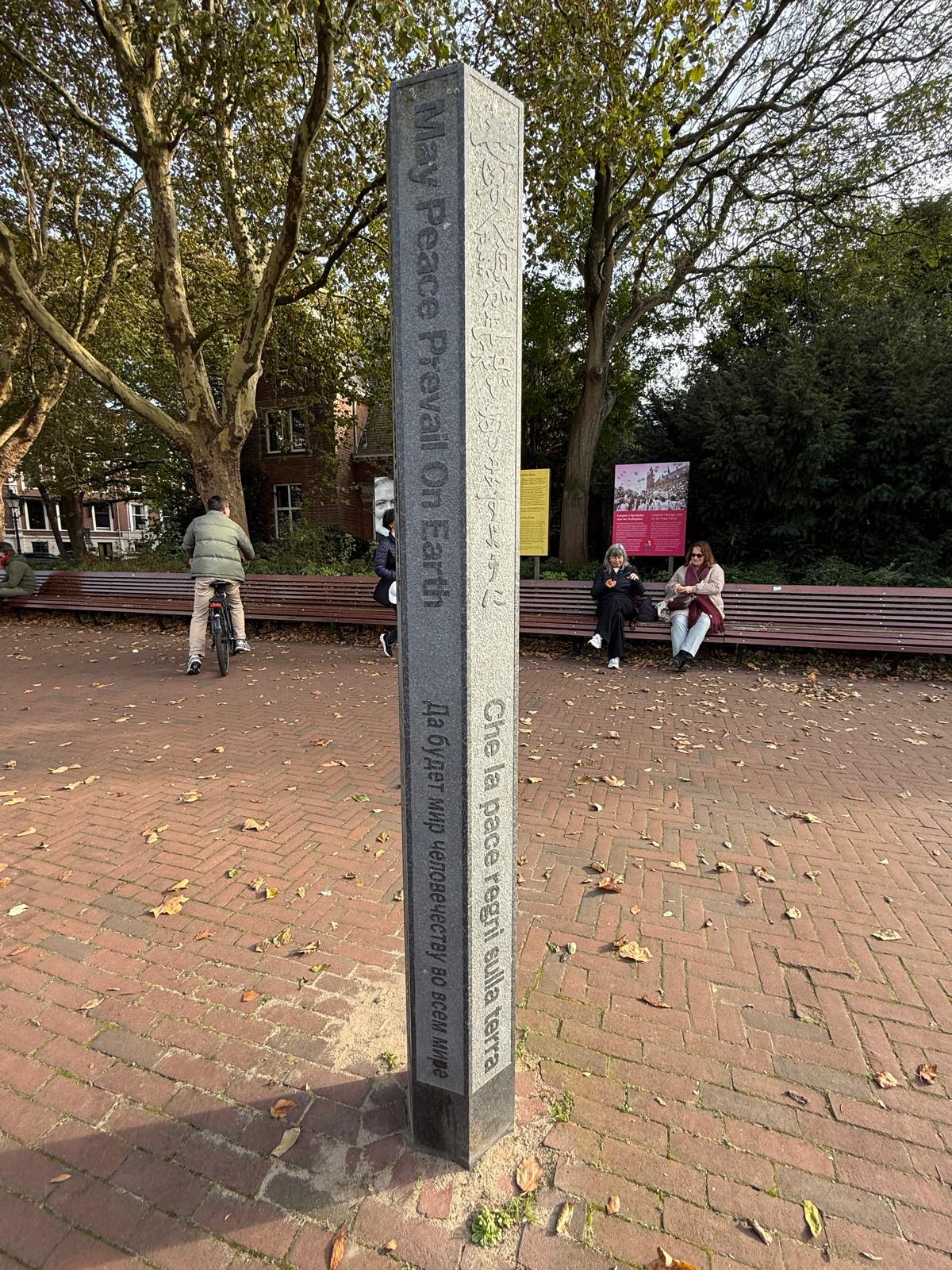 圖片三:和平立柱,願世界和平。