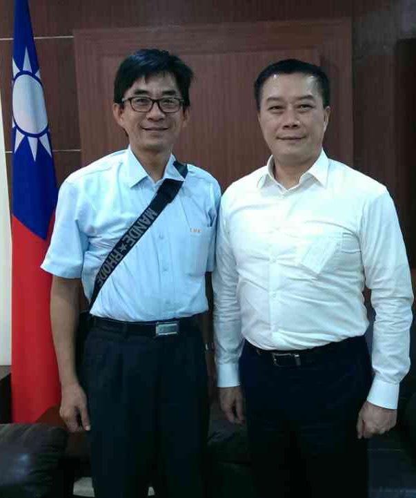 李朝成處長(右)
徐松山經理(左)