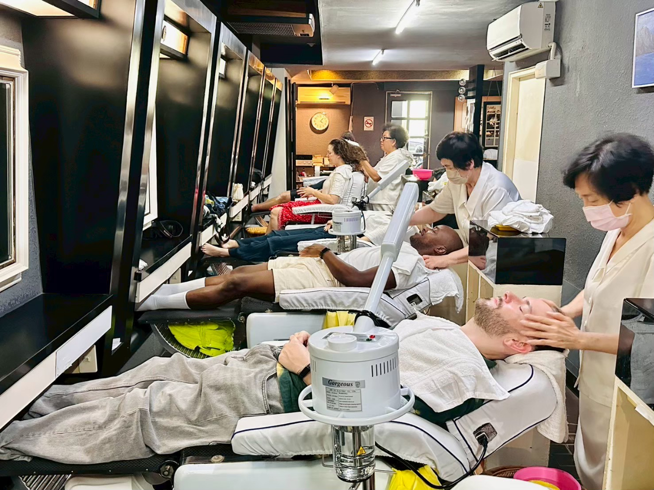 本處觀光組邀請4位英國百萬網紅於2025年4月23日至30日赴台參訪，體驗台灣多元的美景和文化特色，並在各大社群平台報導及宣傳此次行程，而台南復古洗頭的體驗更是吸引眾多媒體報導。