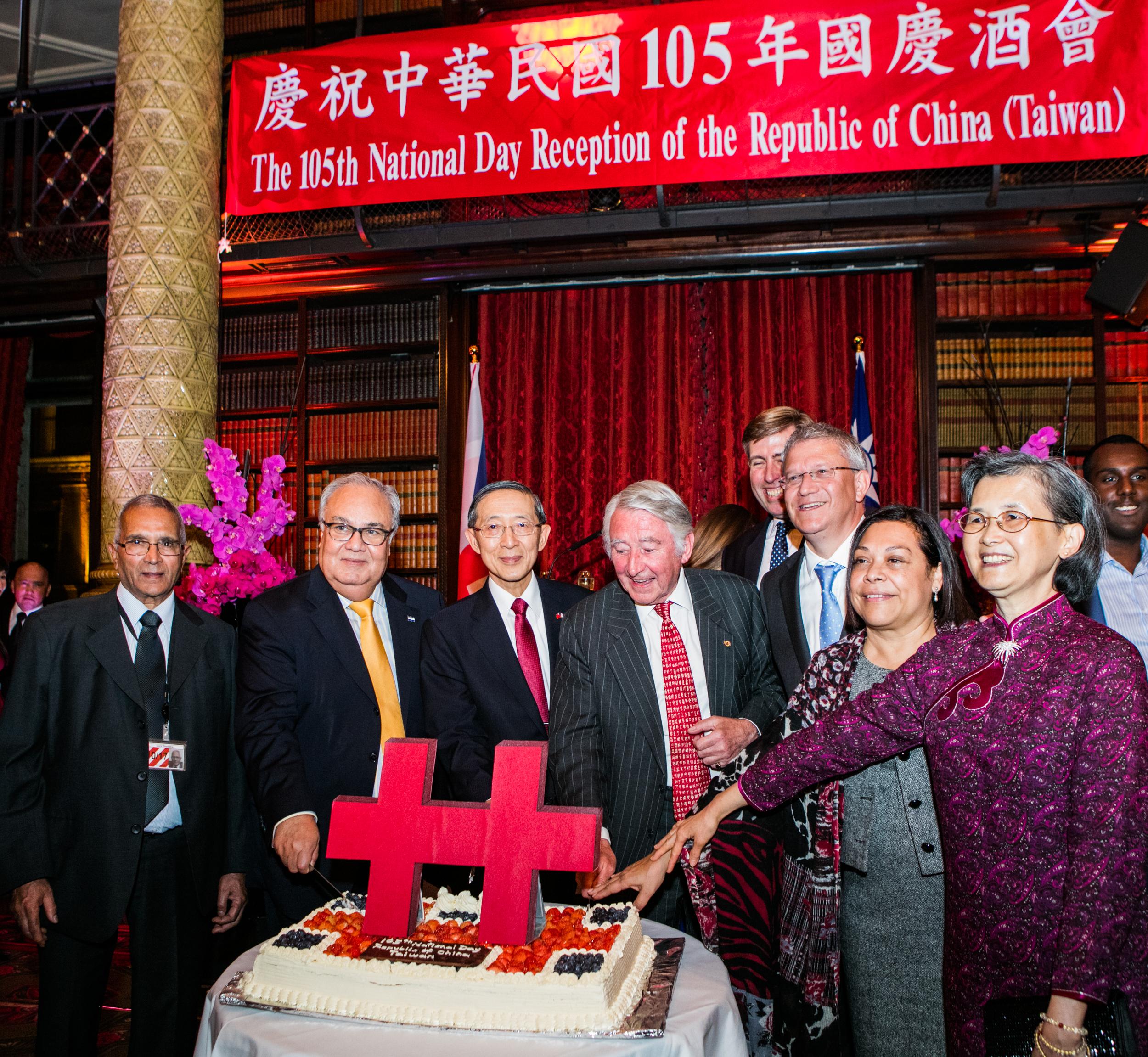 On 10th October 2016, the TRO hosted a reception for the 105th National Day of the Republic of China (Taiwan) at the Gladstone Library. The event was attended by more than 450 people, including Ambassadors/High Commissioners, parliamentarians, academics, businessmen and overseas Taiwanese.