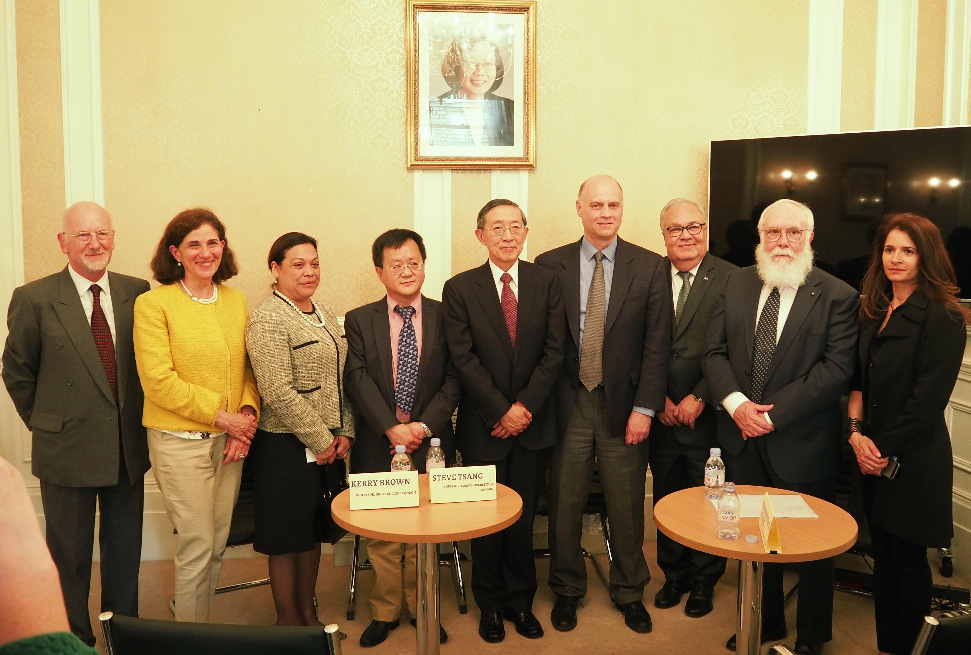 On 16 May, the TRO hosted a lunch talk titled ‘Britain and the Crisis of Globalisation: Implications for Taiwan and Beyond.’ Participating guest speakers were Christopher Hughes, a professor of International Relations at the LSE, Kerry Brown, a professor of Chinese Politics at King’s College London, and Steve Tsang, a professor of Chinese studies at SOAS, University of London. Other attendees included around 50 guests from across the London diplomatic corps, academia, think tanks, and the media.