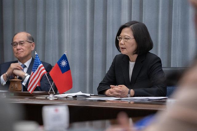 President Tsai attends videoconference with US think tanks at CSIS