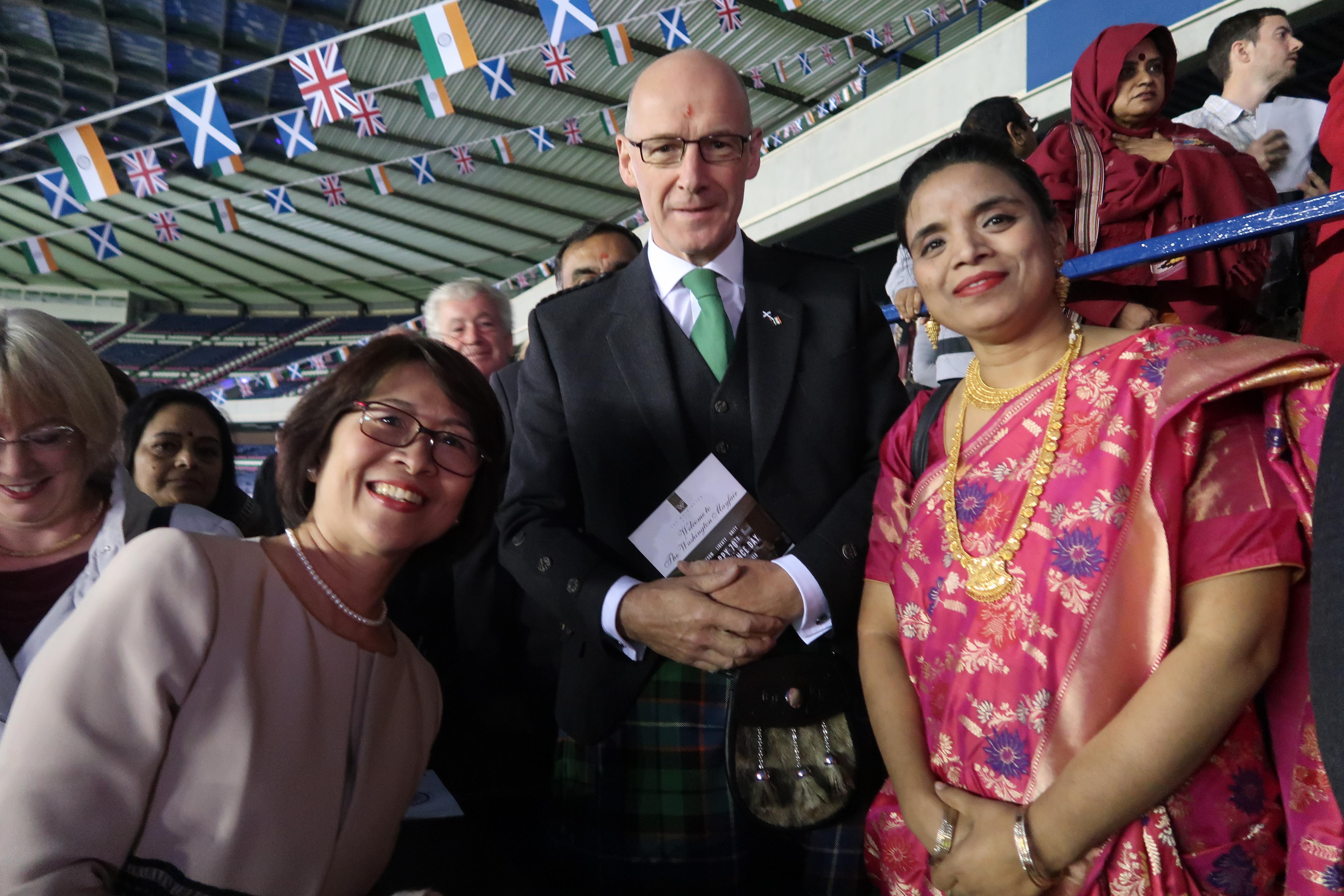 駐愛丁堡辦事處總領事許芬娟及副處長張水庸應印度駐愛丁堡總領事館邀請，出席印度獨立紀念日（Indian Independence Day Celebration）並會見印度駐英大使Y.K.Sinha、愛丁堡總領事Anju Ranjan、蘇格蘭首席副部長John Swinney及愛丁堡市長Frank Ross （2017年8月15日於Murrayfield Stadium）
