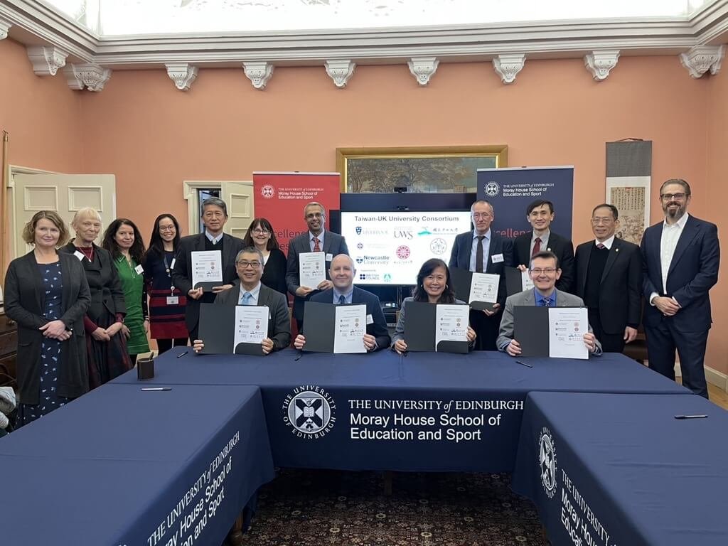 台灣與英國總計8所大學於本(112)年11月20日在愛丁堡大學簽署合作備忘錄，建立「台英大學聯盟」（Taiwan-UK University Consortium），以拓展雙邊師生交流及實質學術研究合作。