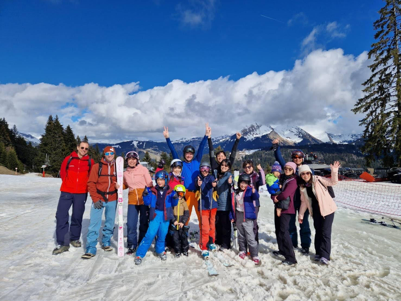 本團參加WTO在2024/03/16舉行之滑雪比賽，榮獲青少年組第3名、最小參賽者(6歲)及背小孩雪鞋健行鼓勵獎。