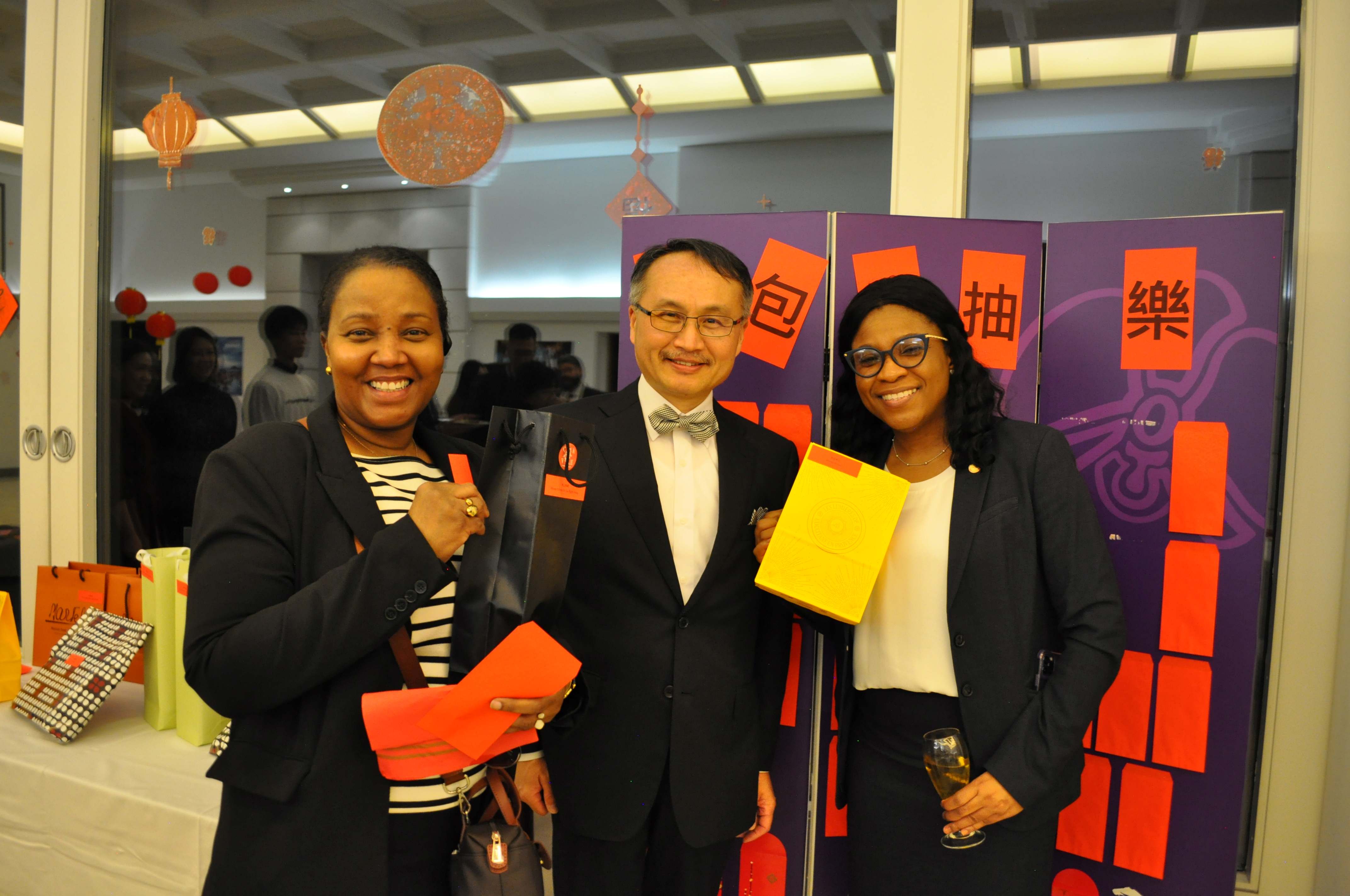 WTO代表團2026年2月新春晚會-外賓體驗紅包抽抽樂