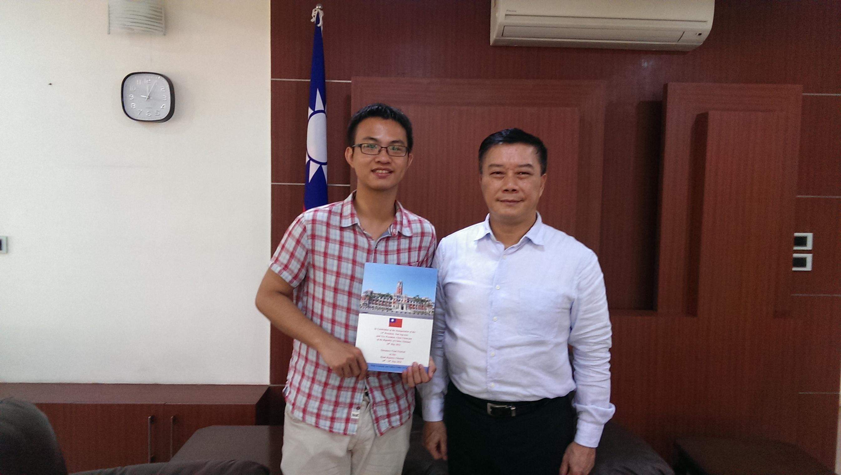 Director General Charles Li (R)
Mr. Richard Chen (L)