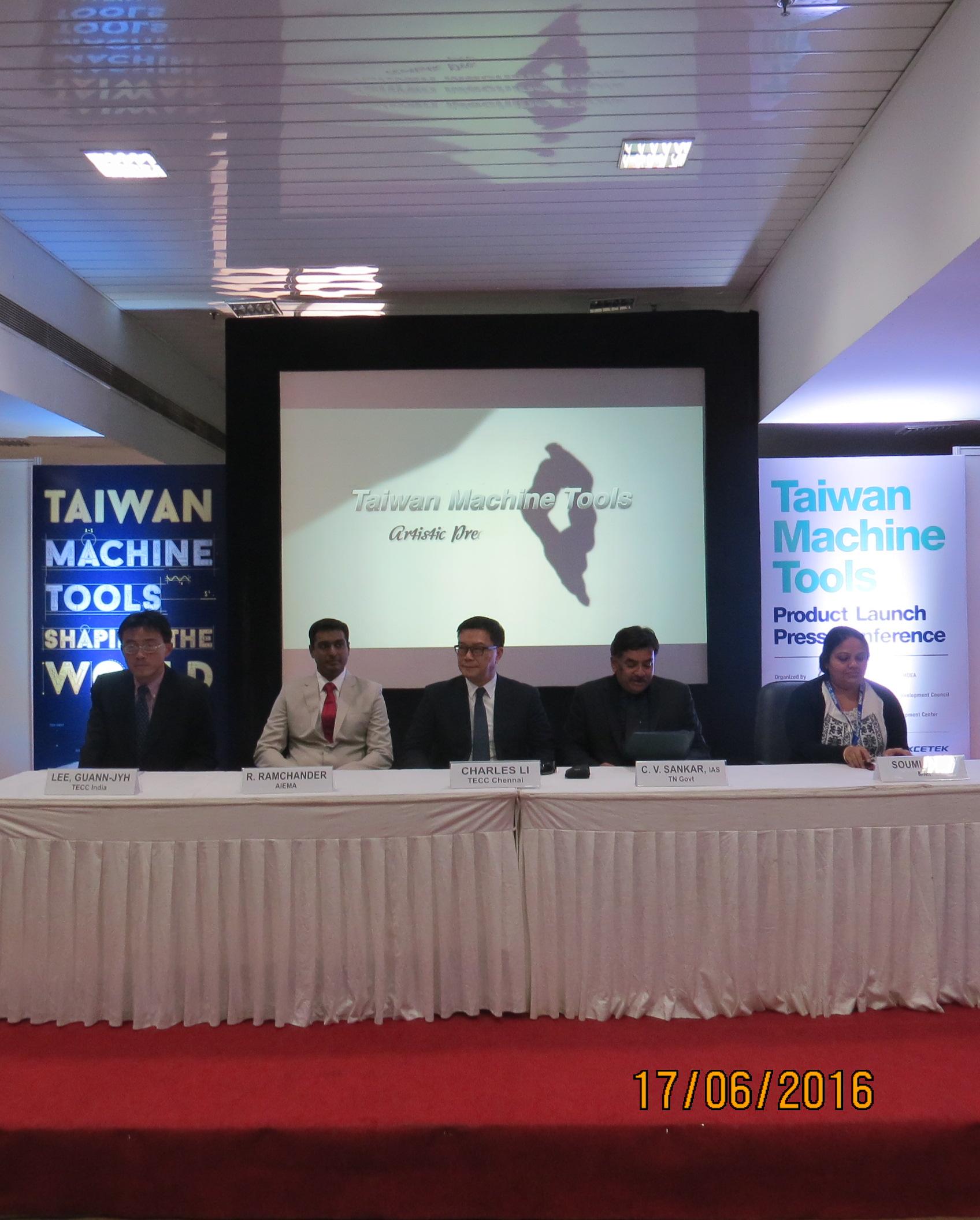 Director General Charles Li (Center)
Additional Chief Secretary, Industries Department,C.V. Sankar(R2) 