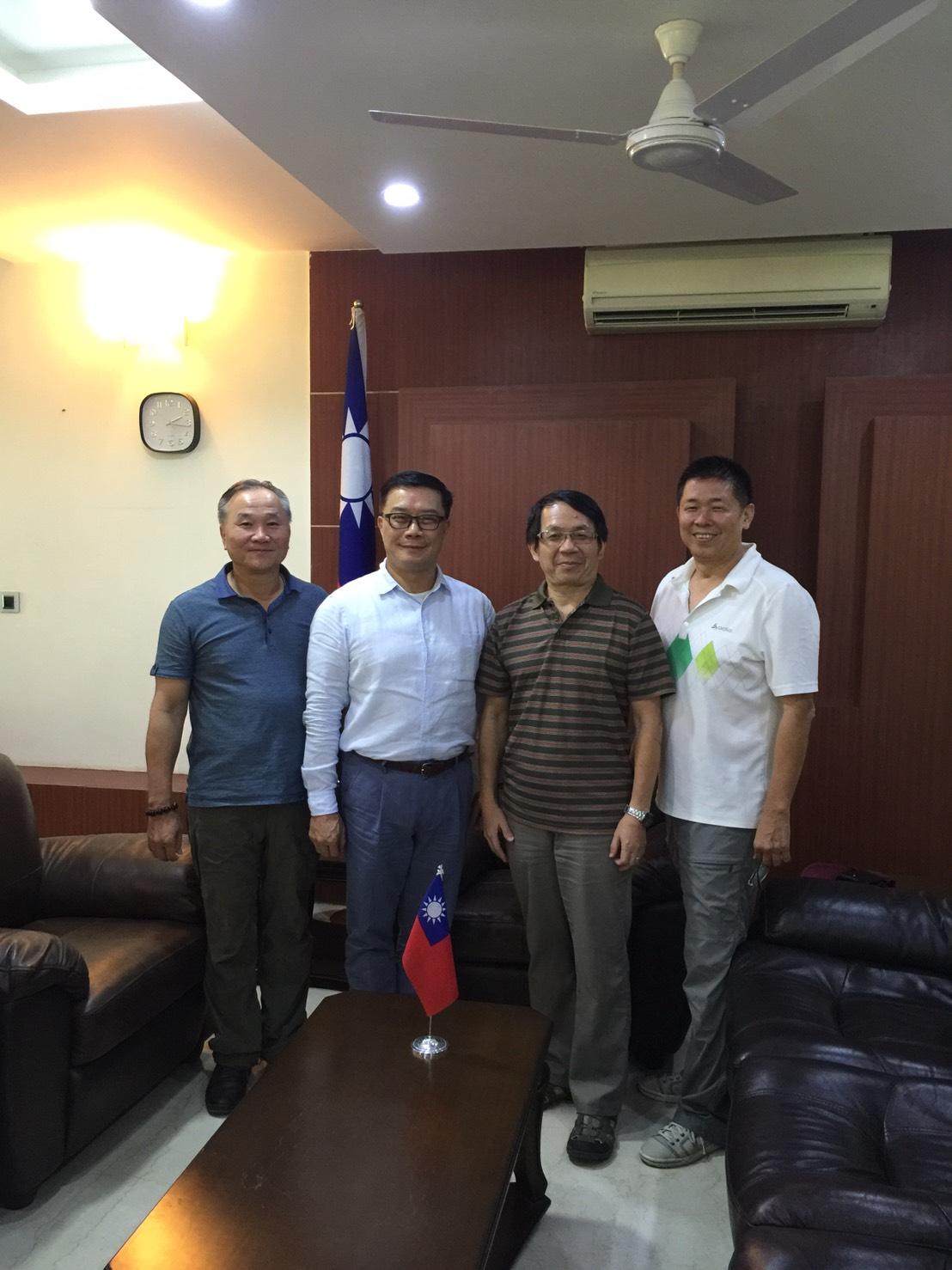 Director General Charles Li (L2)

Mr. Lin So-Yong (L)

Mr. Chen Ching-Fon (R)

Mr. Huang Mo-Miao (R1)
