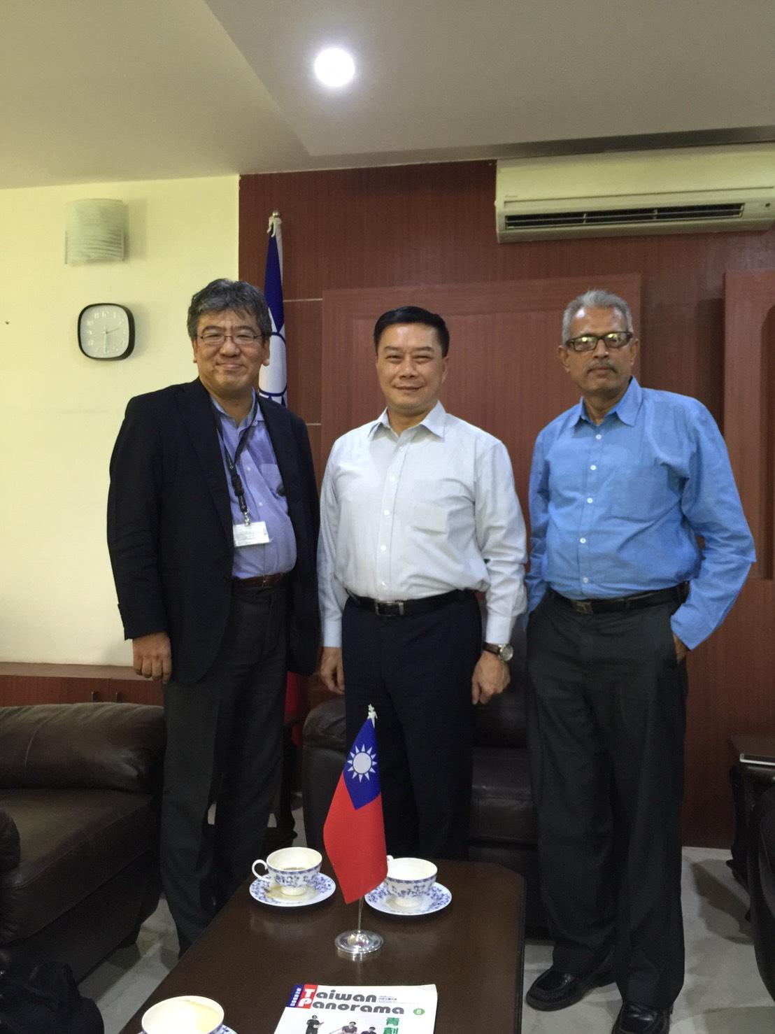 Mr. Isao Tsujita (L), Director General Charles Li (Center), Mr. O. K. Kishore (R)
