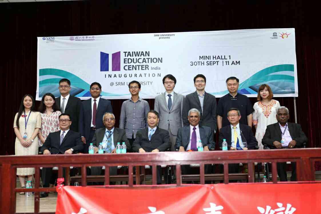 Front Row: Director General Charles Li (L),President National Tsing Hua University Prof. Hocheng Hong (R2), Vice Chancellor Dr. Pabir K. Bagchi (R3), Minister Counsellor Richard Y.S. Qiu (L3)