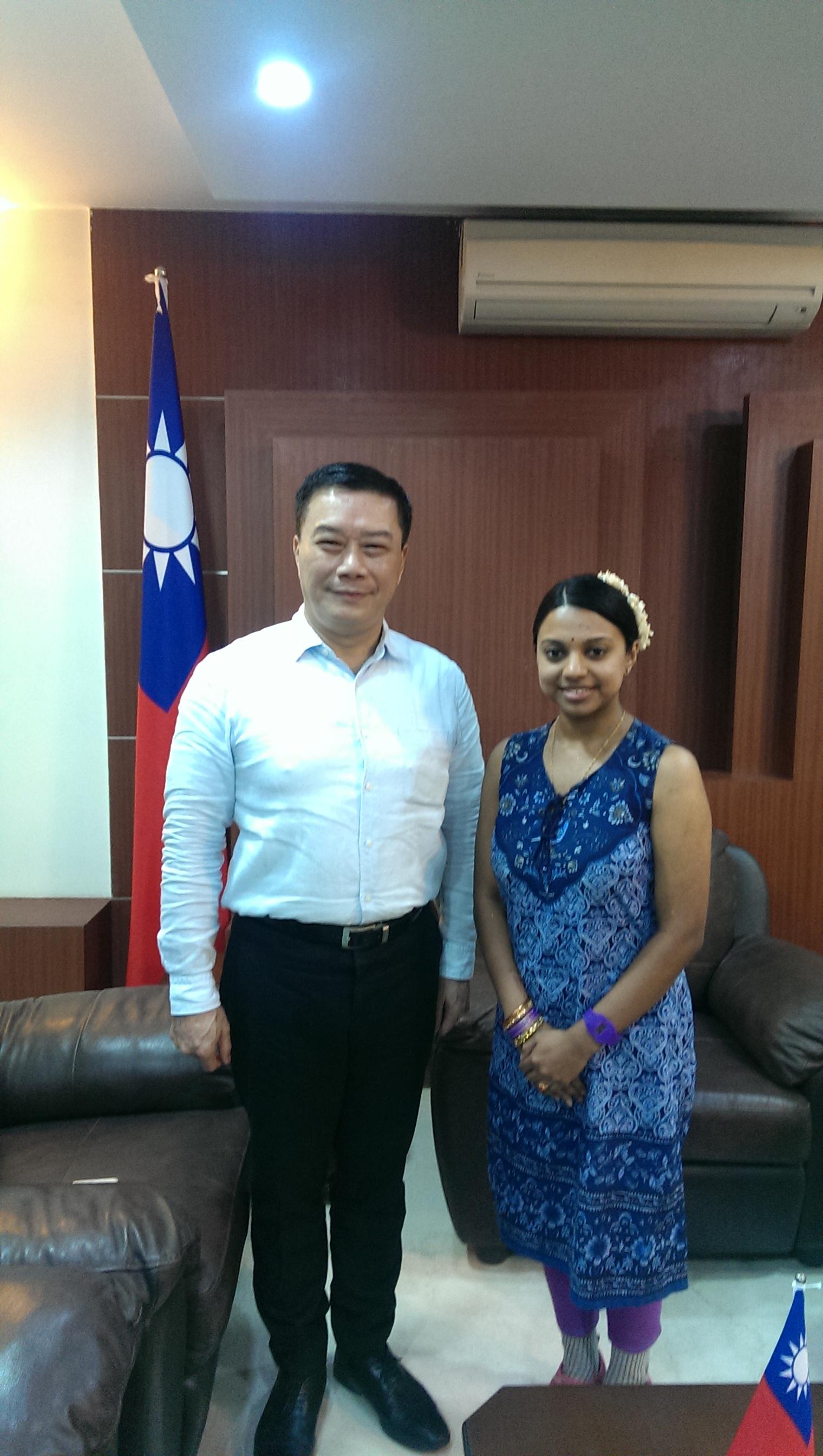 Director General Charles Li (L); Ms. Ratna Venkat (R)
