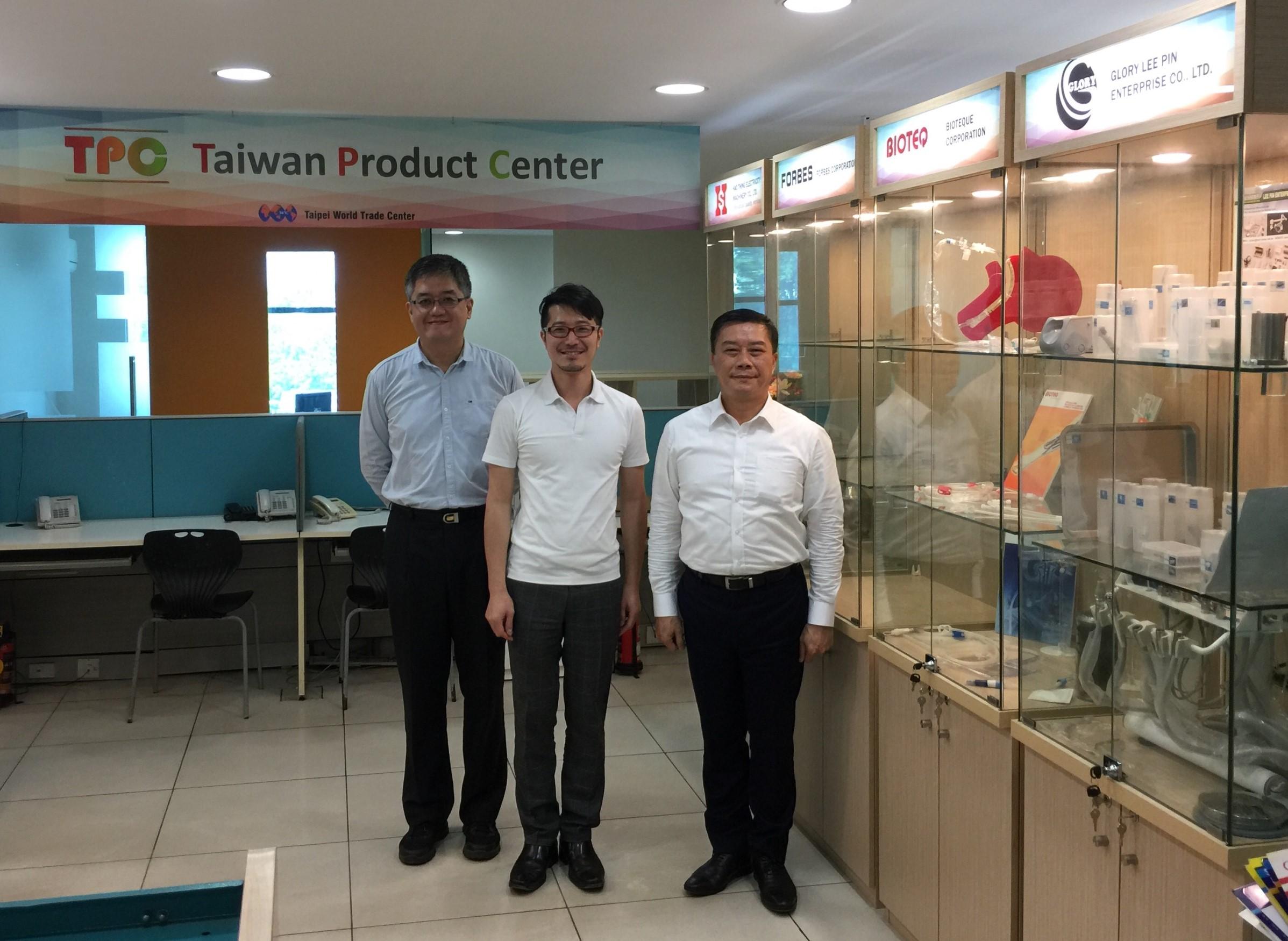 Director General Charles Li (R); Mr. Dave Tsai (Center); Mr. Christian Li (L)