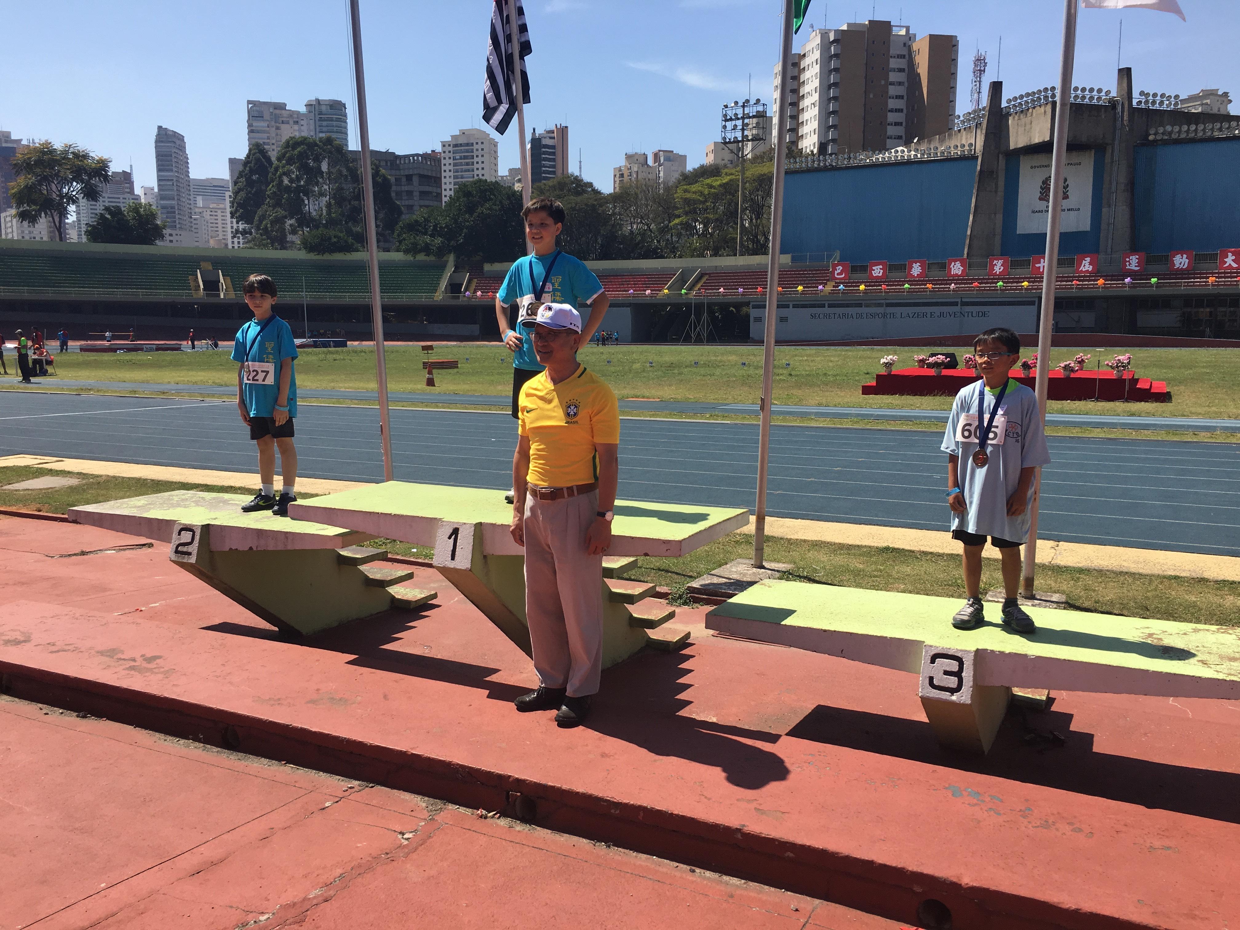 Embaixador Tsai participou no 10º Encontro Esportivo da Comunidade Taiwanesa e entregou as medalhas, encorajando todos os participantes. 