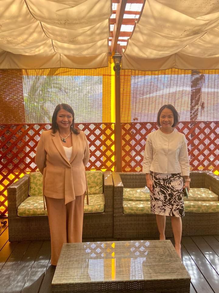 DG Liu con la alcaldesa Claudia Pizarro