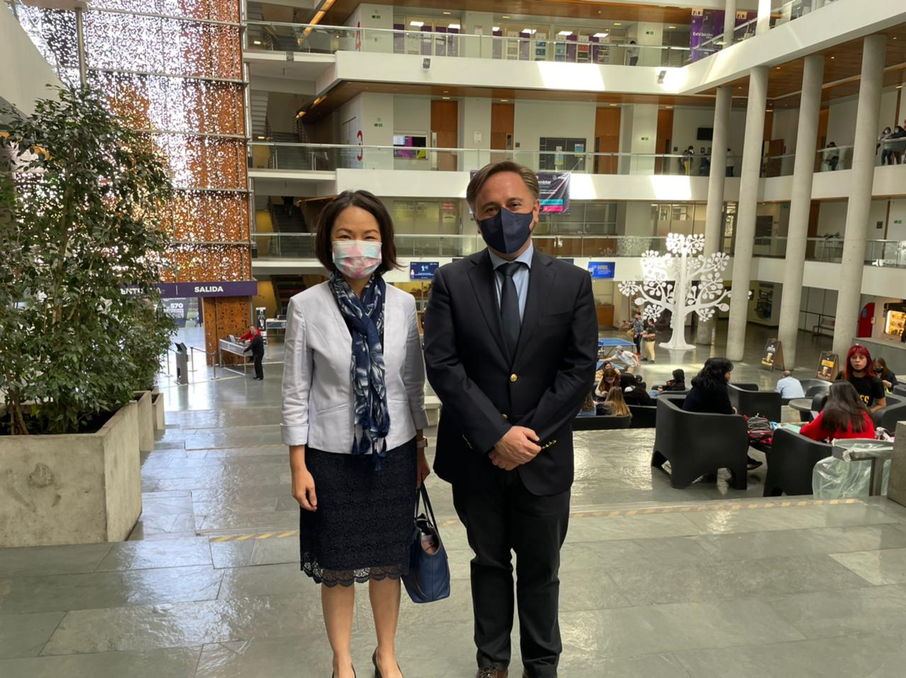 DG Liu se reunió con el Sr. Roberto Valdés, Director General de Comunicaciones de la Universidad 