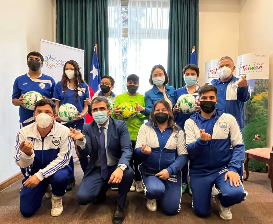 con los profesores y niños del Club Monjita Oriente