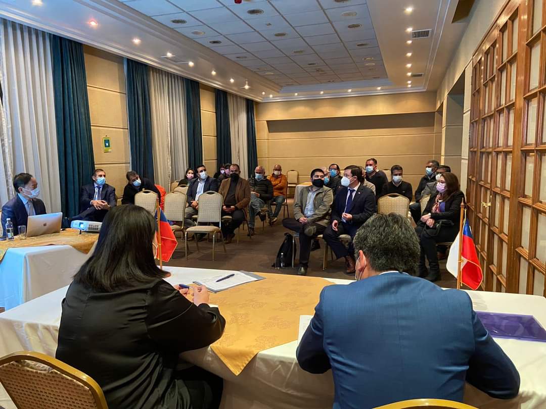 reunión con gremios y empresarios locales para intercambiar las oportunidades comerciales entre Chile y Taiwán