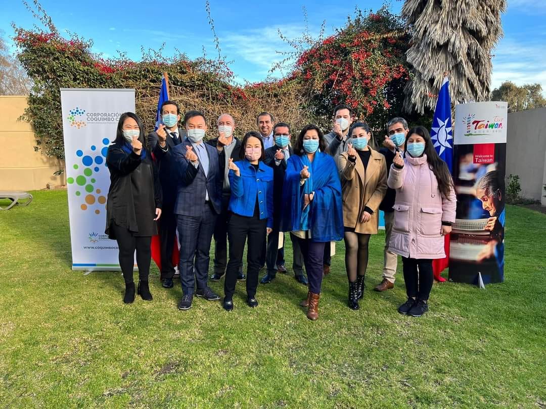 Promover el intercambio educativo entre las universidades y los institutos académicos de la región de Coquimbo