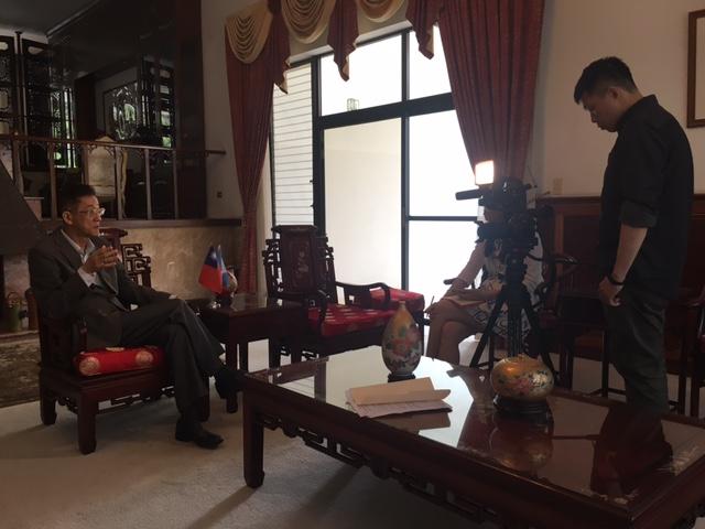 賴大使接受訪問