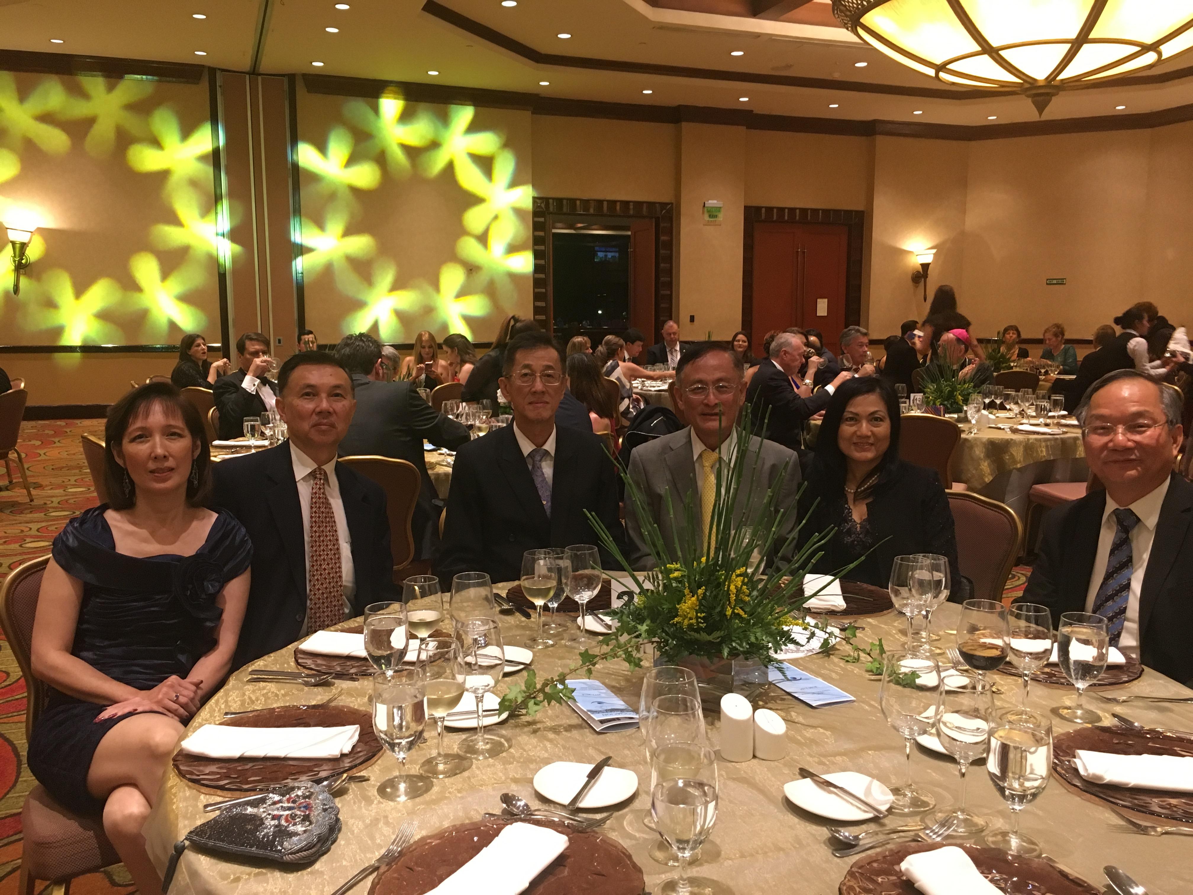 賴大使偕大使館同仁及旅瓜僑領參與瓜國外交團婦女協會慈善募款餐會