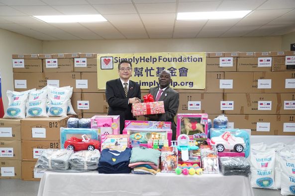 捐贈物資予太子港扶輪社，證明人道精神沒有邊界