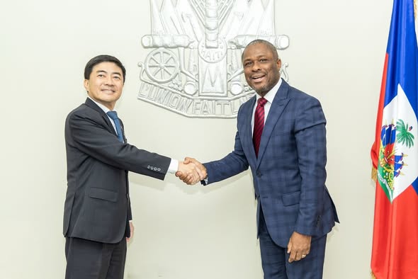 胡大使表示，臺灣與海地共享相同的價值觀，並面臨捍衛國家主權的挑戰，並重申我政府支持海地的承諾，以協助恢復治安及回歸民主常軌。