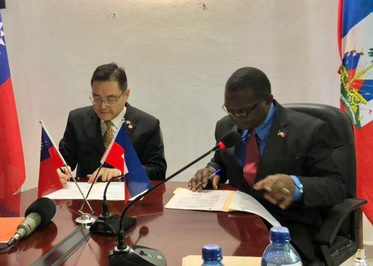 Signature de l'accord 