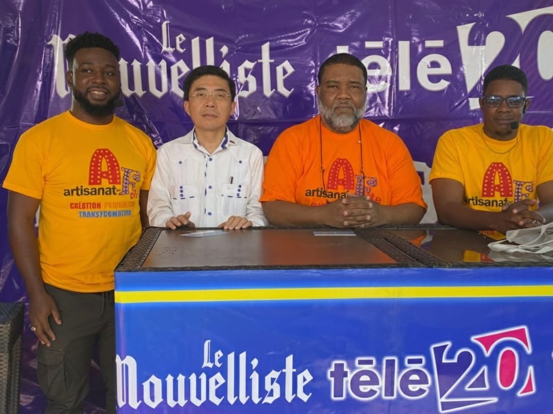 L’ambassadeur Hu a vivement salué la résilience dont ont fait preuve les artisans haïtiens face à l’adversité et a noté que depuis la création du « Salon de l’artisanat » en 2007, Taïwan a constamment apporté son soutien et son assistance, démontrant pleinement la sincérité et l’engagement de la coopération entre les deux rives du détroit dans divers domaines.
