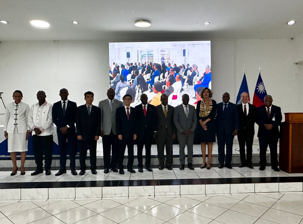 Photo de groupe des invités de marque