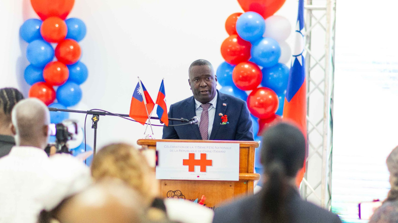 Me. Patrick PÉLISSIER, Ministre intérimaire des Affaires étrangères a présenté ses vœux de prospérité et de succès continu au peuple taïwanais et a assuré que la République d’Haiti s’associe à cette célébration et renouvelle son attachement à l’amitié durable qui la lie à la République de Chine (Taïwan).