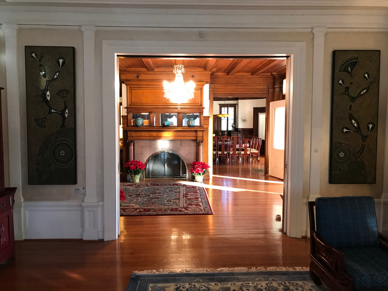 伊誕‧巴瓦瓦隆 (Etan Pavavalung, 1963-)
〈看見遠方的百合花〉，2020，版畫顏料、壓克力彩、木板， 60 x 180 x 5 cm x 2pcs，藝術家自藏
Lilies That Look at Distant Place, 2020, printing inks and acrylic paints onto woodblock, 60 x 180 x 5 cm x 2pcs. Courtesy of artist.