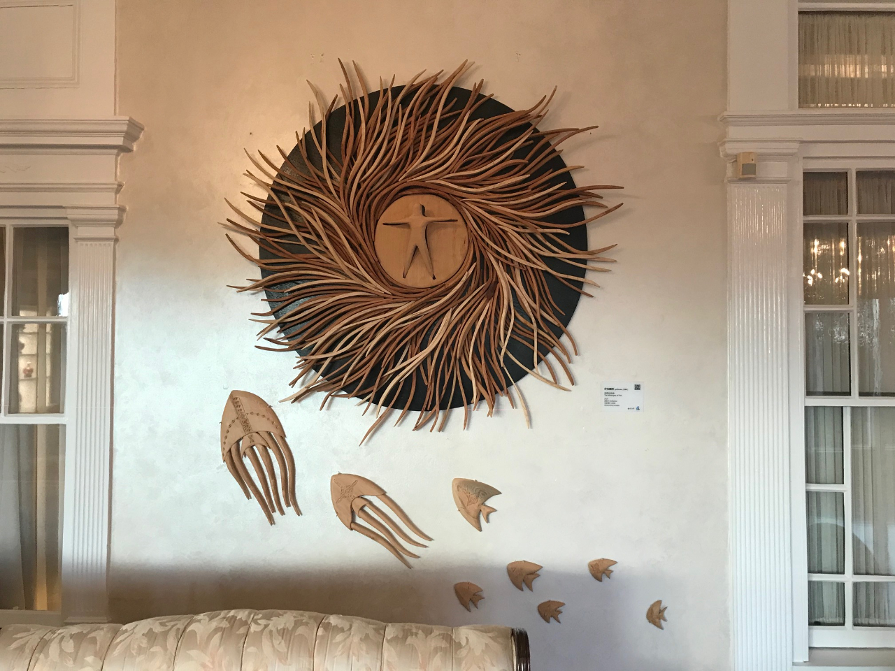 伊祐.噶照(Iyo Kacaw, 1980-)
〈魚群的訊息〉，2014，漂流木，依空間尺寸而定，國立台灣美術館典藏 
The Messages of Fish, 2014, driftwood, dimensions variable. Collection of the National Taiwan Museum of Fine Art.