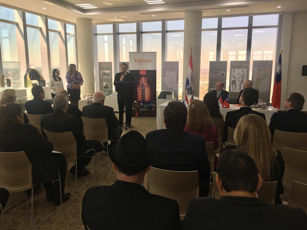 駐巴拉圭大使館與巴拉圭郵政總局107年8月9日舉辦慶祝臺巴建交61週年紀念郵戳發行典禮現場情形。